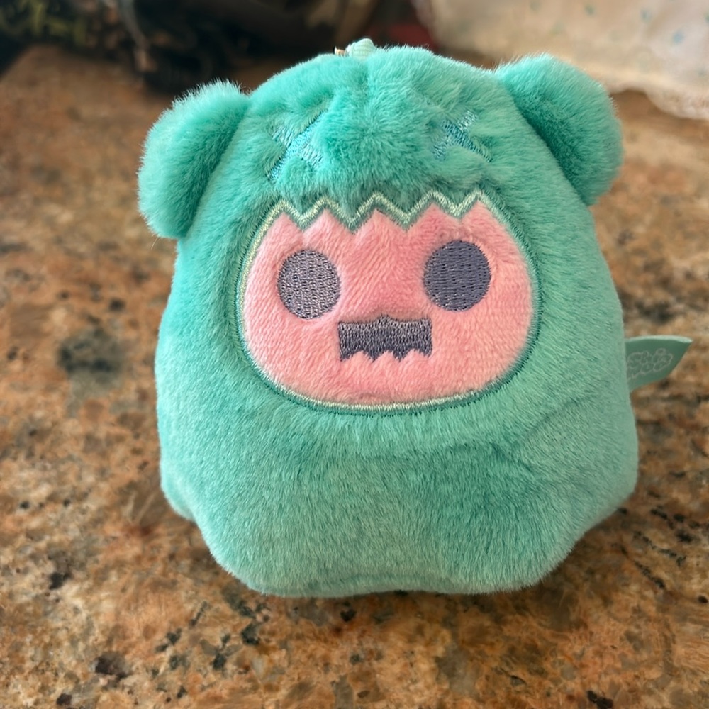 Finding Unicorn x Shin Woo blind box Baddy Bear Town Keychain Run Away Together